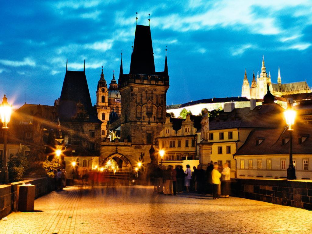 Какое время года лучшее для приезда в Прагу?